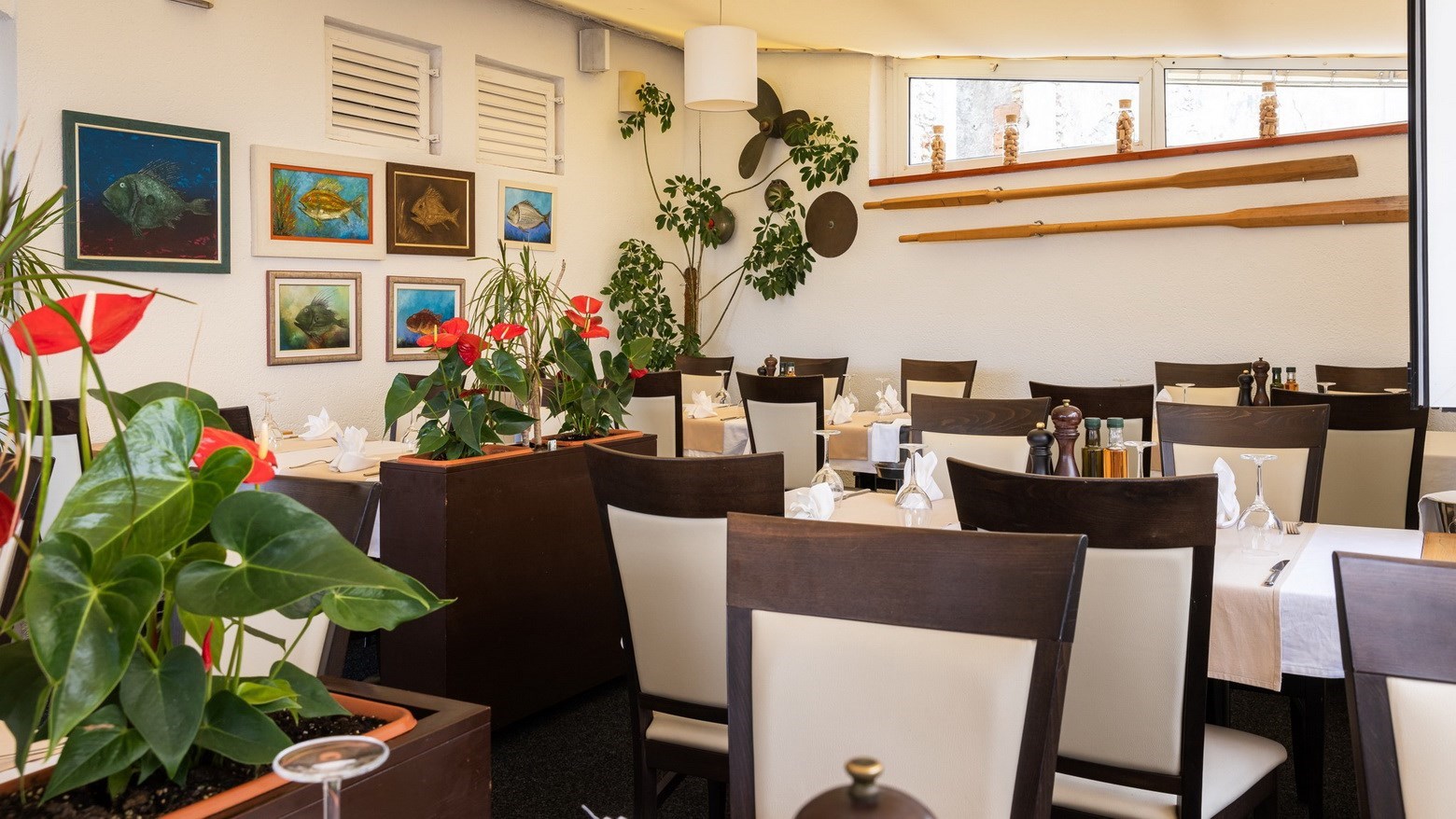 Za Kantuni restaurant interior — fish paintings and warm Croatian atmosphere